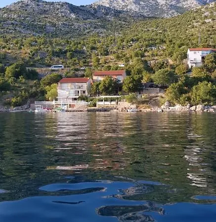 Porat Apartment *