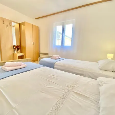 Porat * Starigrad Paklenica