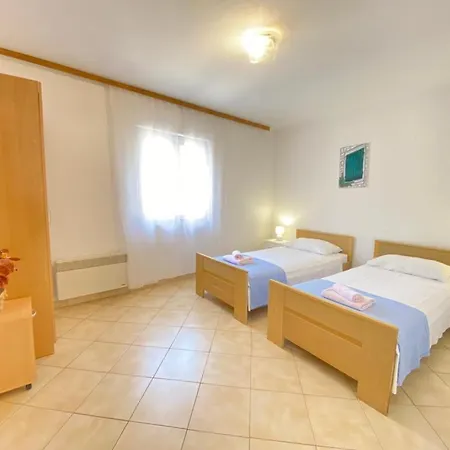 Porat Apartment Starigrad Paklenica