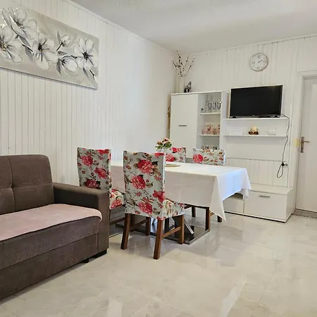 Porat Apartment *